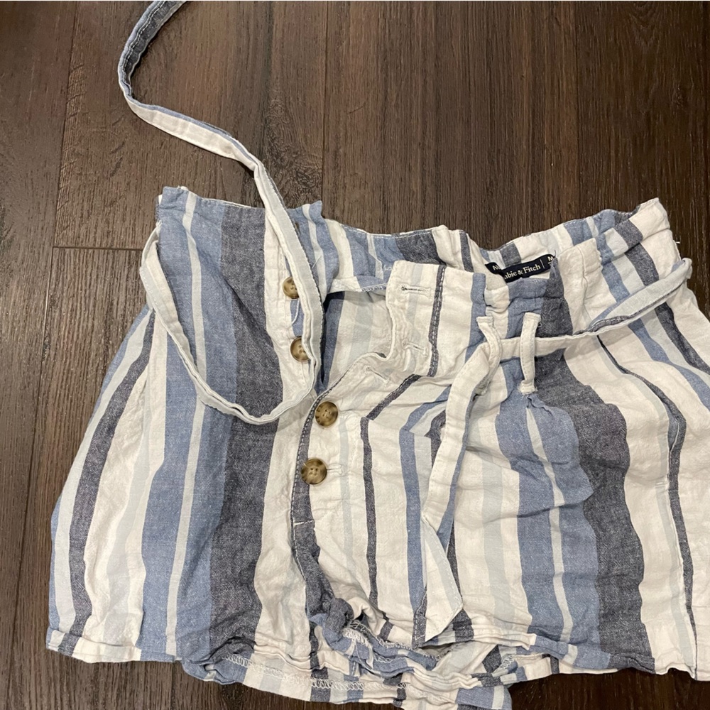 Women’s casual shorts.